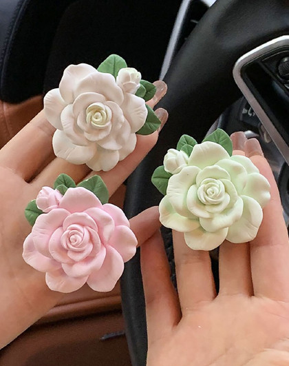 3个装栀子花车载香薰出风口扩香石持久留香汽车空调车内装饰摆件